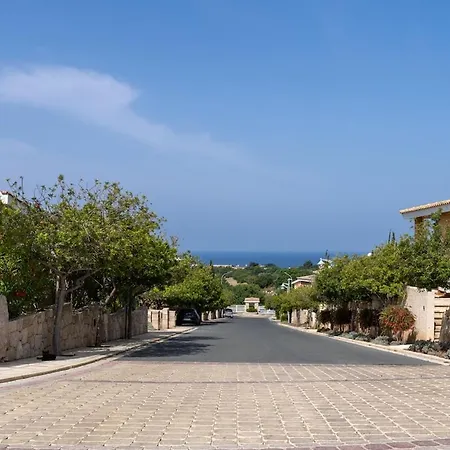 Villa Modern Poolside At Paphos Klorakas