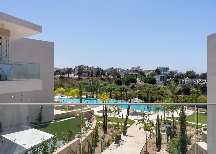 Vila Modern Poolside At Paphos Klorakas