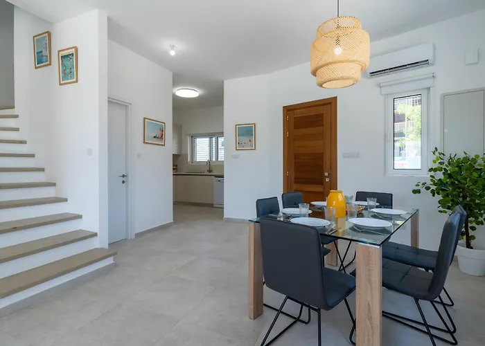 Modern Poolside At Paphos Vila Klorakas