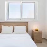 Modern Poolside At Paphos * Klorakas