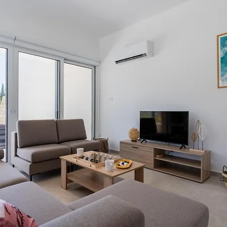 Villa Modern Poolside At Paphos *