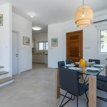 Modern Poolside At Paphos Vila Klorakas