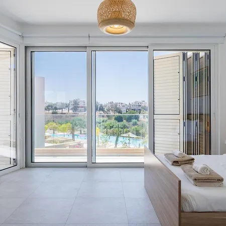 Modern Poolside At Paphos * Klorakas