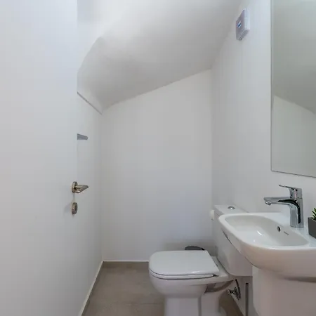 Villa Modern Poolside At Paphos