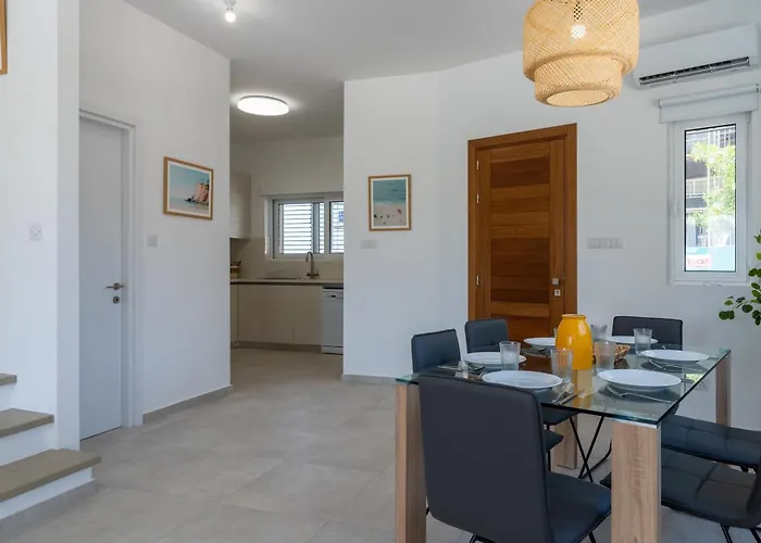 וילה Modern Poolside At Paphos Klorakas