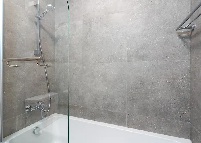 Modern Poolside At Paphos וילה Klorakas