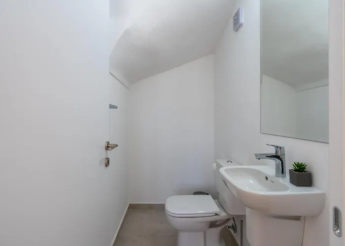 וילה Modern Poolside At Paphos