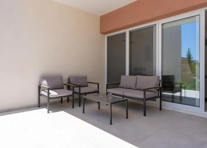 וילה Modern Poolside At Paphos Klorakas